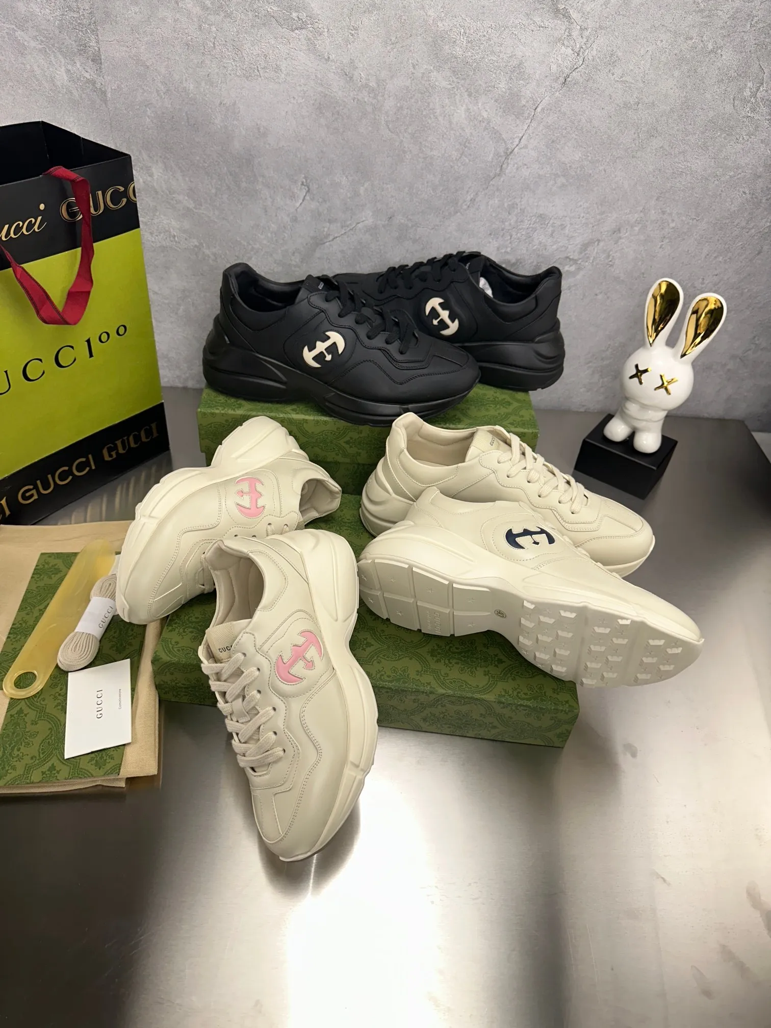 👟👟Ex-factory price👟👟Ex-factory price👟👟Ex-factory price 480👟👟Gucci~ GG couples' dad shoes have been popular in recent years; new colors are constantly updated; celebrities and Internet celebrities Live broadcasts and other events must be planted and called❤, classic fashion style, distressed leather surface, 5D drawing printing; mixed surface splicing colors, etc... Original customization (off-white eco-friendly cowhide, first layer of cowhide inside), original outsole... Shiny colorful drawings embellish the sides of the shoe body, distressed color, package production process‼ ✅ 👟👟 Size: Women’s 35~39/39~44 Men’s (Female 40. Men’s 45. Can be customized)